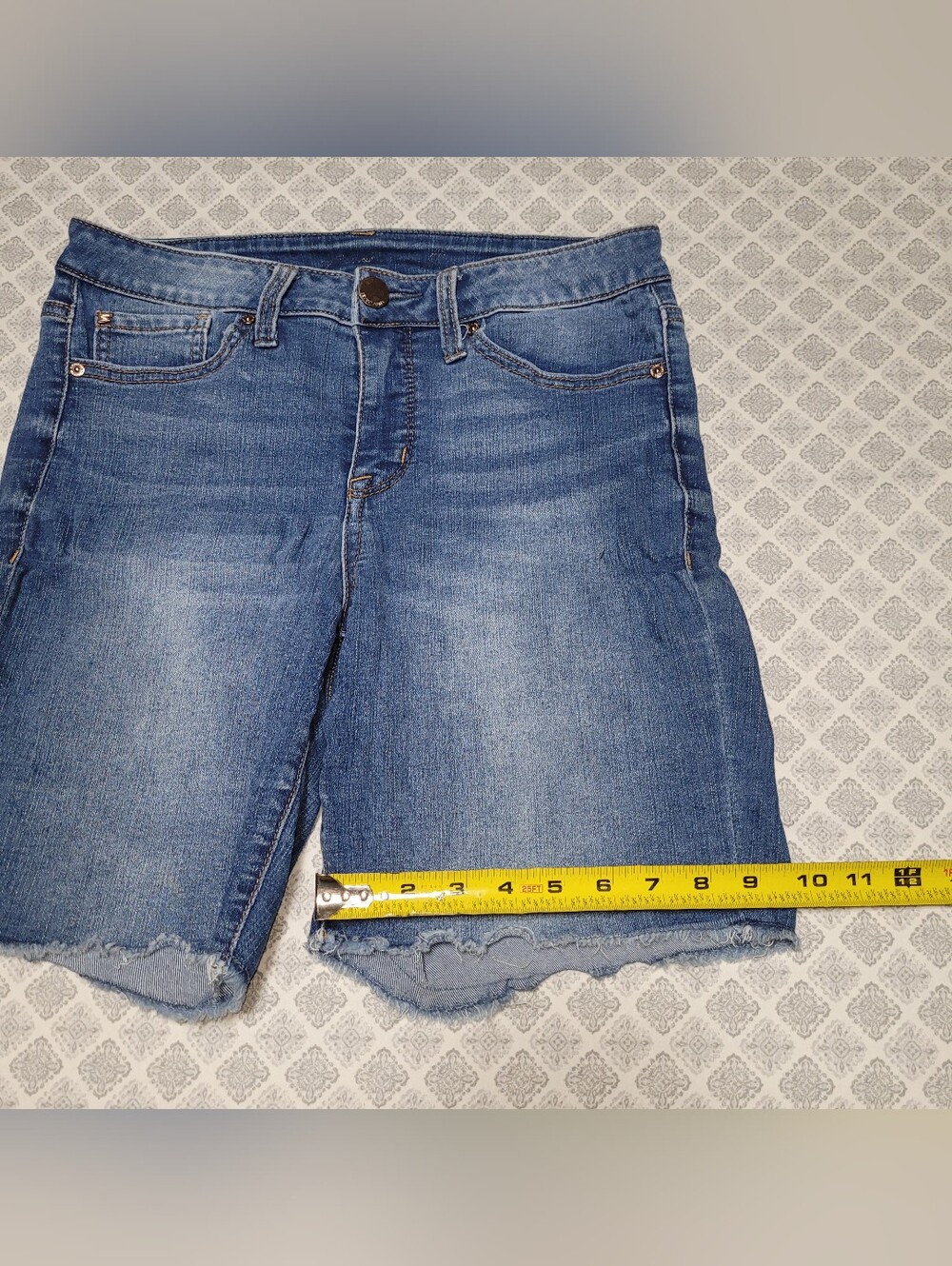 Seven7, Womens Size 6 Blue Denim Frayed Hem Shorts - Picture 6 of 8
